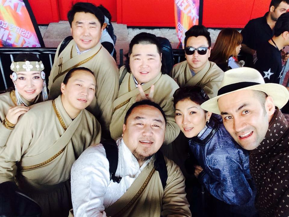 Монголчуудаа “Хөсөгтөн” хамтлагаа дэмжицгээе